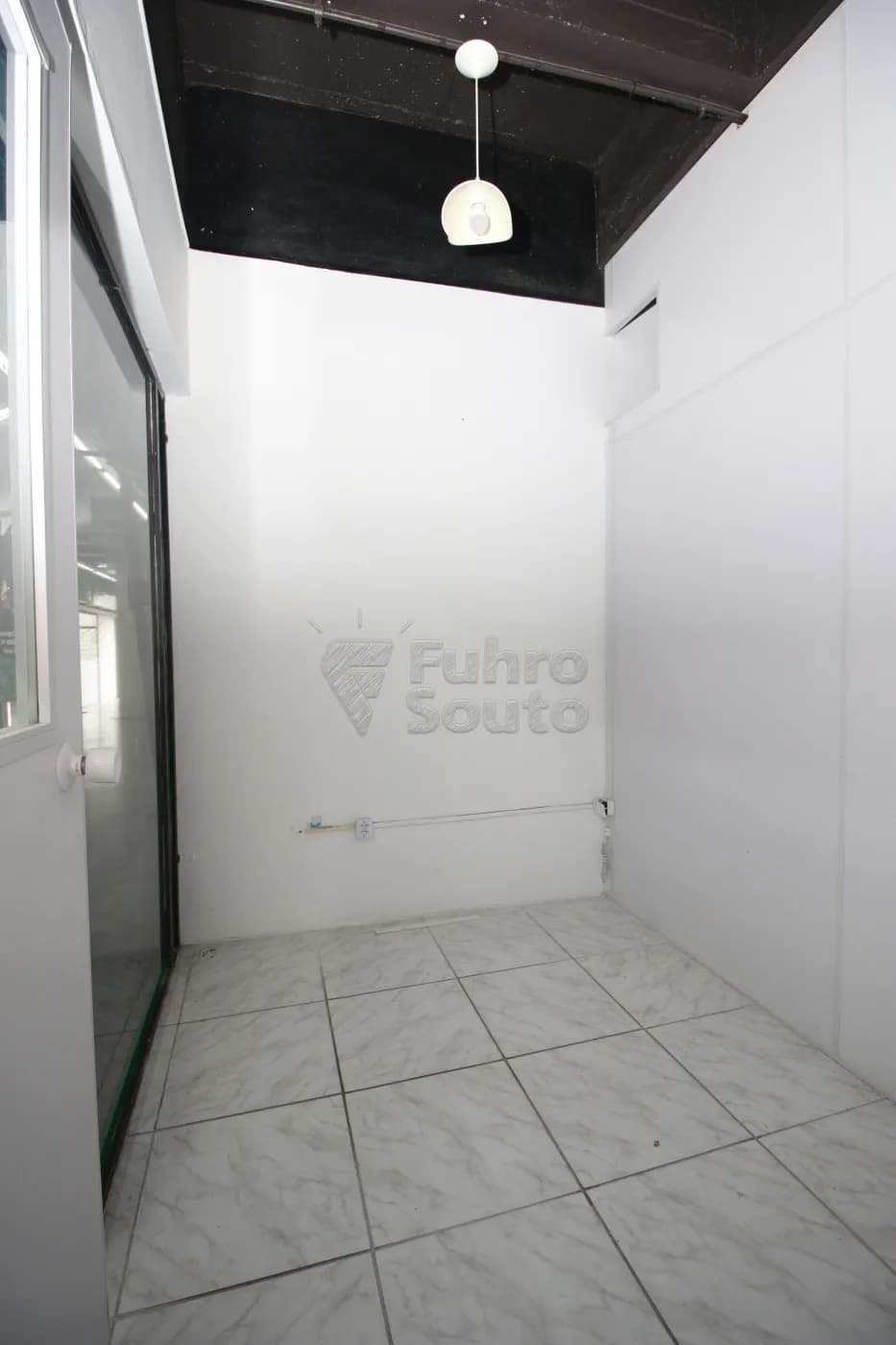 bd0n6j-pelotas-comercial-sala-em-condominio-centro-03-04-2024_23-03-36-5.webp