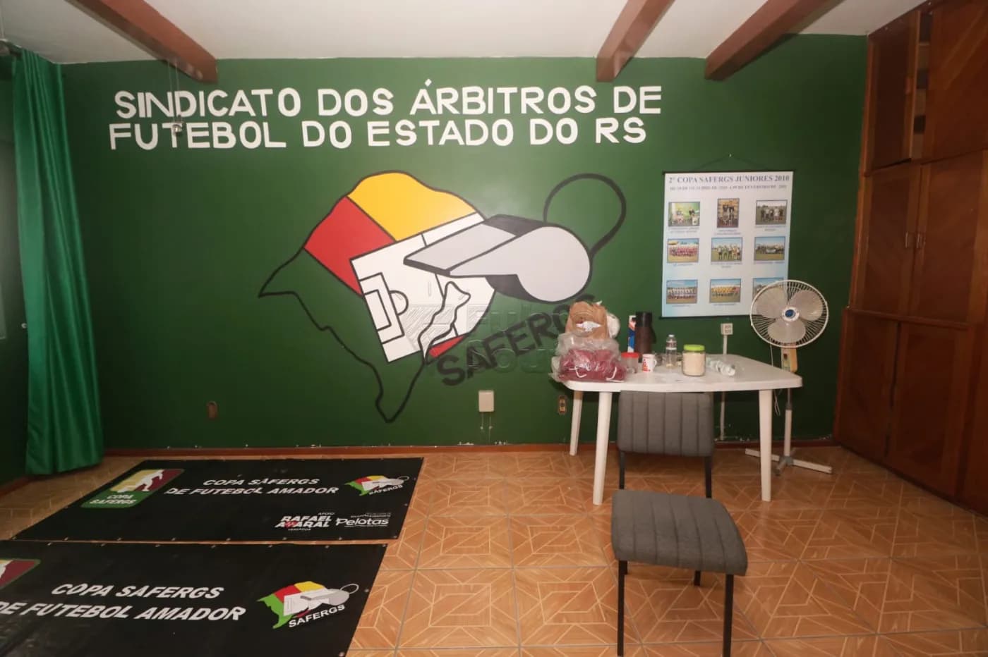 brorn8-pelotas-comercial-sala-em-condominio-centro-27-03-2026_11-50-58-69c69952ed7df.webp