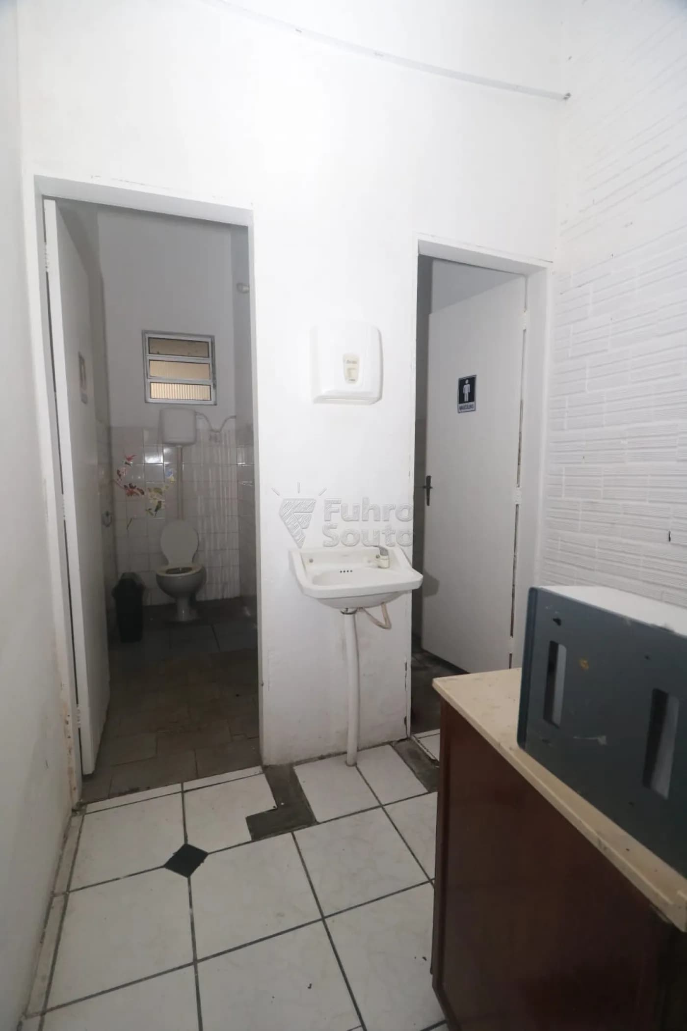 bslkxs-pelotas-comercial-sala-fora-de-condominio-centro-15-04-2026_16-31-36-69dfe798acbe1.webp