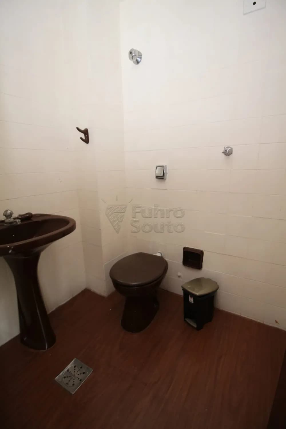 bv8z6p-pelotas-comercial-sala-em-condominio-centro-18-08-2023_17-44-12-8.webp
