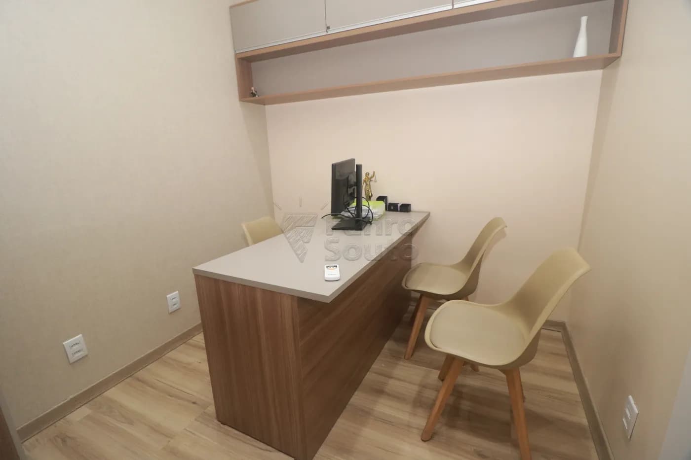 c1p6-pelotas-comercial-sala-em-condominio-areal-24-04-2026_23-39-06-69ec294a4ff83.webp