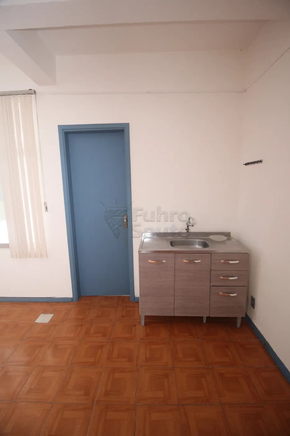 cn3kwq6-pelotas-comercial-sala-fora-de-condominio-centro-15-05-2025_23-44-43-5.webp