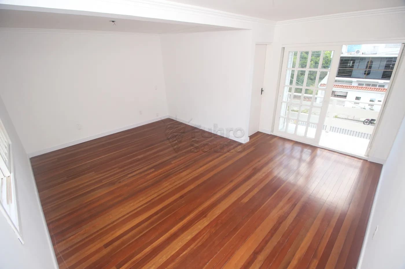 cpb1p8-pelotas-casa-padrao-centro-12-01-2025_03-34-43-33.webp