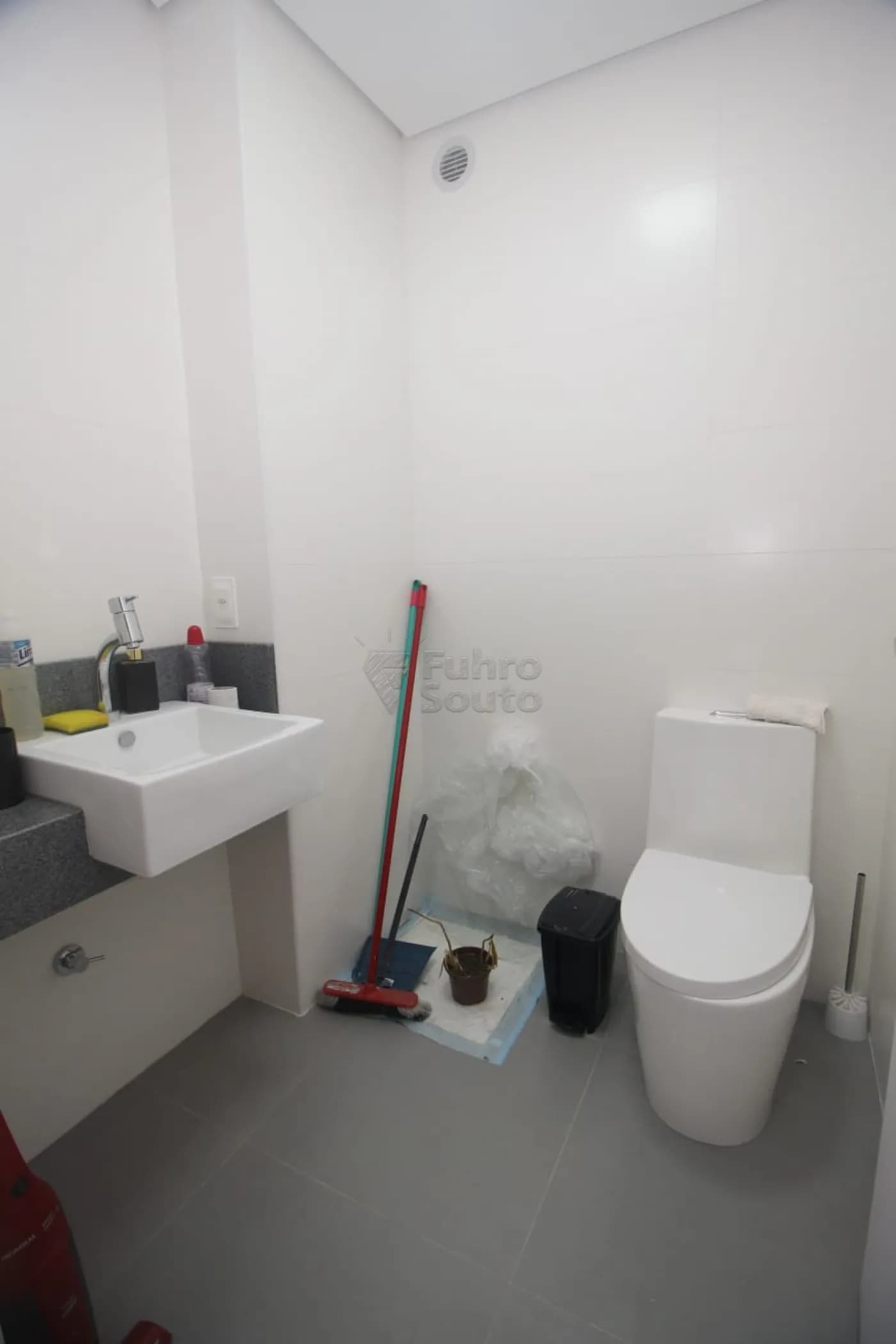 d5i43a-pelotas-comercial-sala-em-condominio-tres-vendas-05-04-2025_11-16-56-8.webp