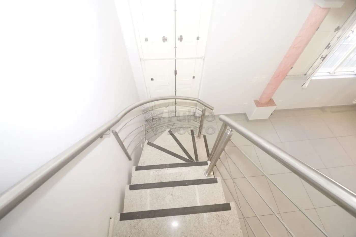 dpyq6-pelotas-comercial-sala-fora-de-condominio-centro-12-03-2026_18-12-35-69b32c430f526.webp