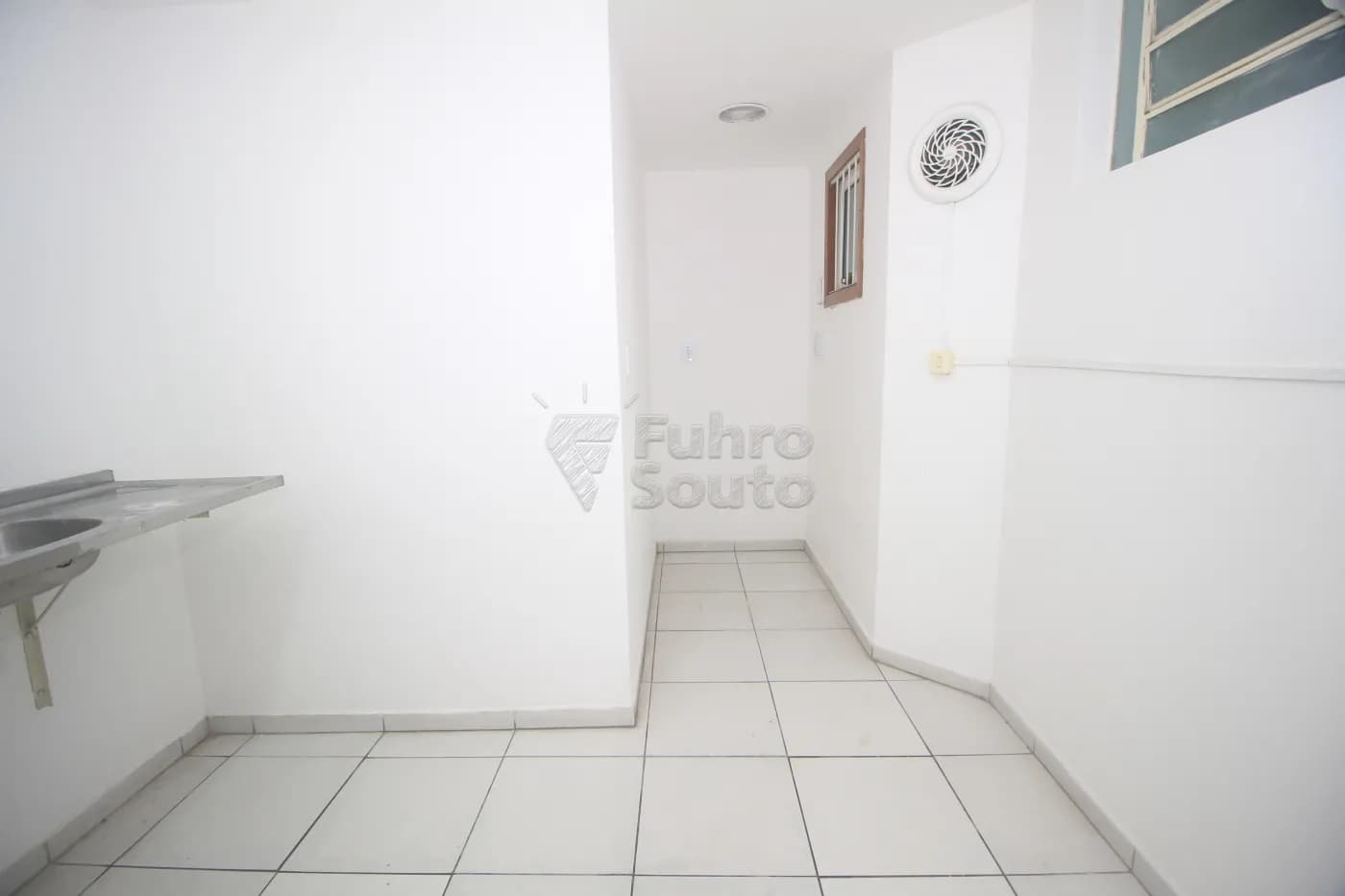 e1fngj-pelotas-comercial-predio-centro-31-10-2025_00-16-43-13.webp