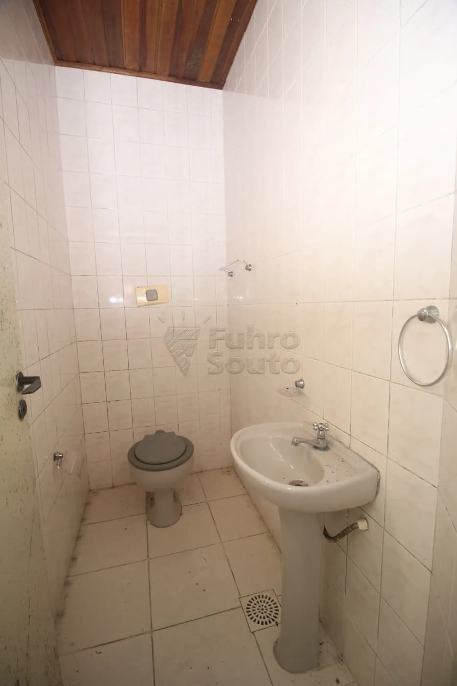 e6yv4-pelotas-comercial-sala-em-condominio-centro-08-12-2024_20-43-16-5.webp