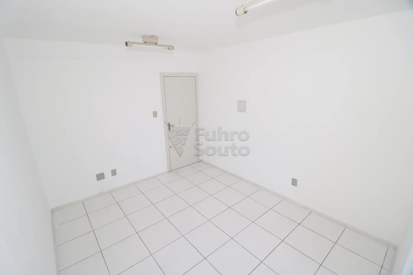 eafh8-pelotas-comercial-sala-em-condominio-centro-06-02-2026_01-10-59-698569d3a5411.webp