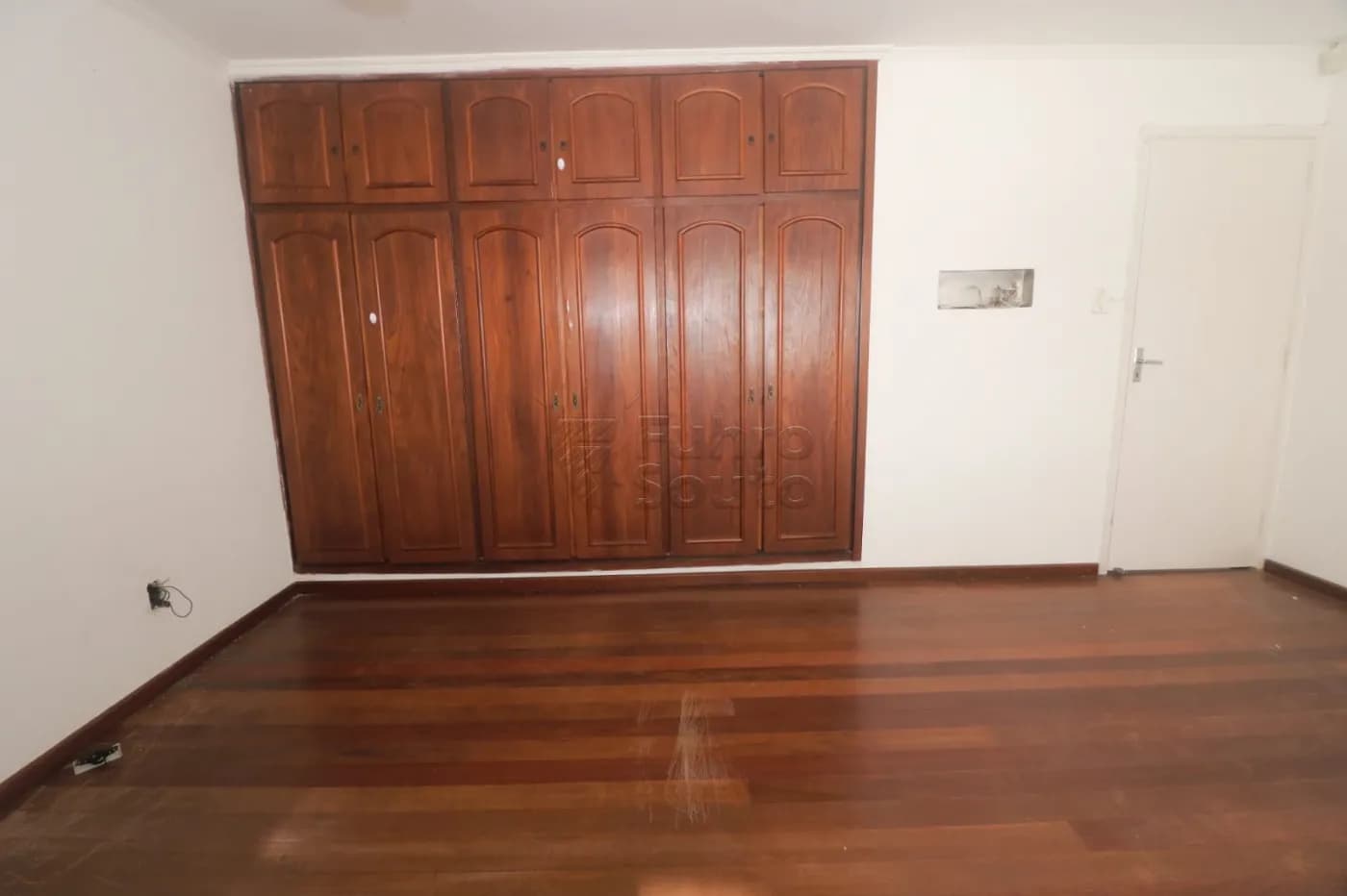 ee0e4q-pelotas-casa-padrao-centro-03-03-2026_13-53-47-69a7121be7f8e.webp