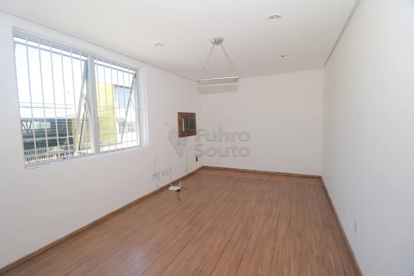 ep36h-pelotas-comercial-sala-em-condominio-centro-05-02-2026_00-48-28-6984130c1e86c.webp
