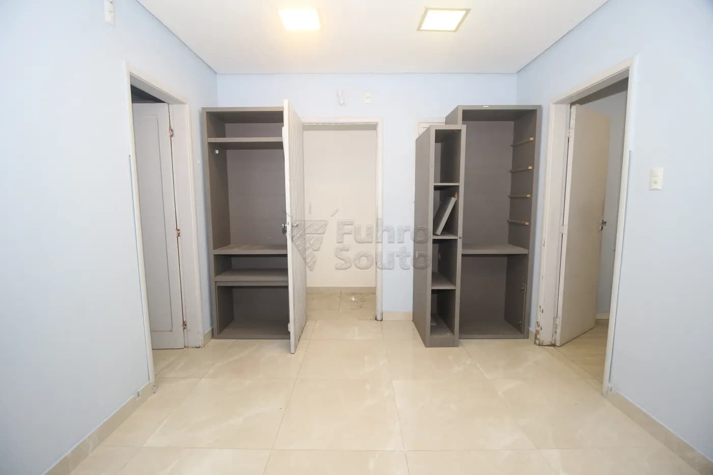 f5z3no-pelotas-comercial-predio-centro-19-11-2025_01-45-00-22.webp