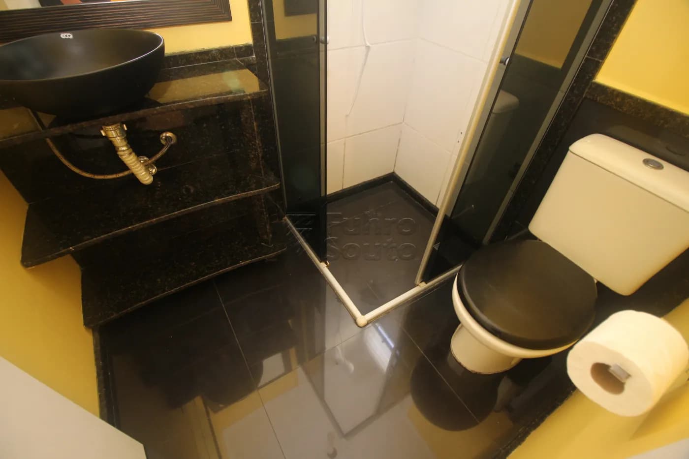 fnm8sq-pelotas-casa-condominio-tres-vendas-14-02-2025_23-39-47-32.webp