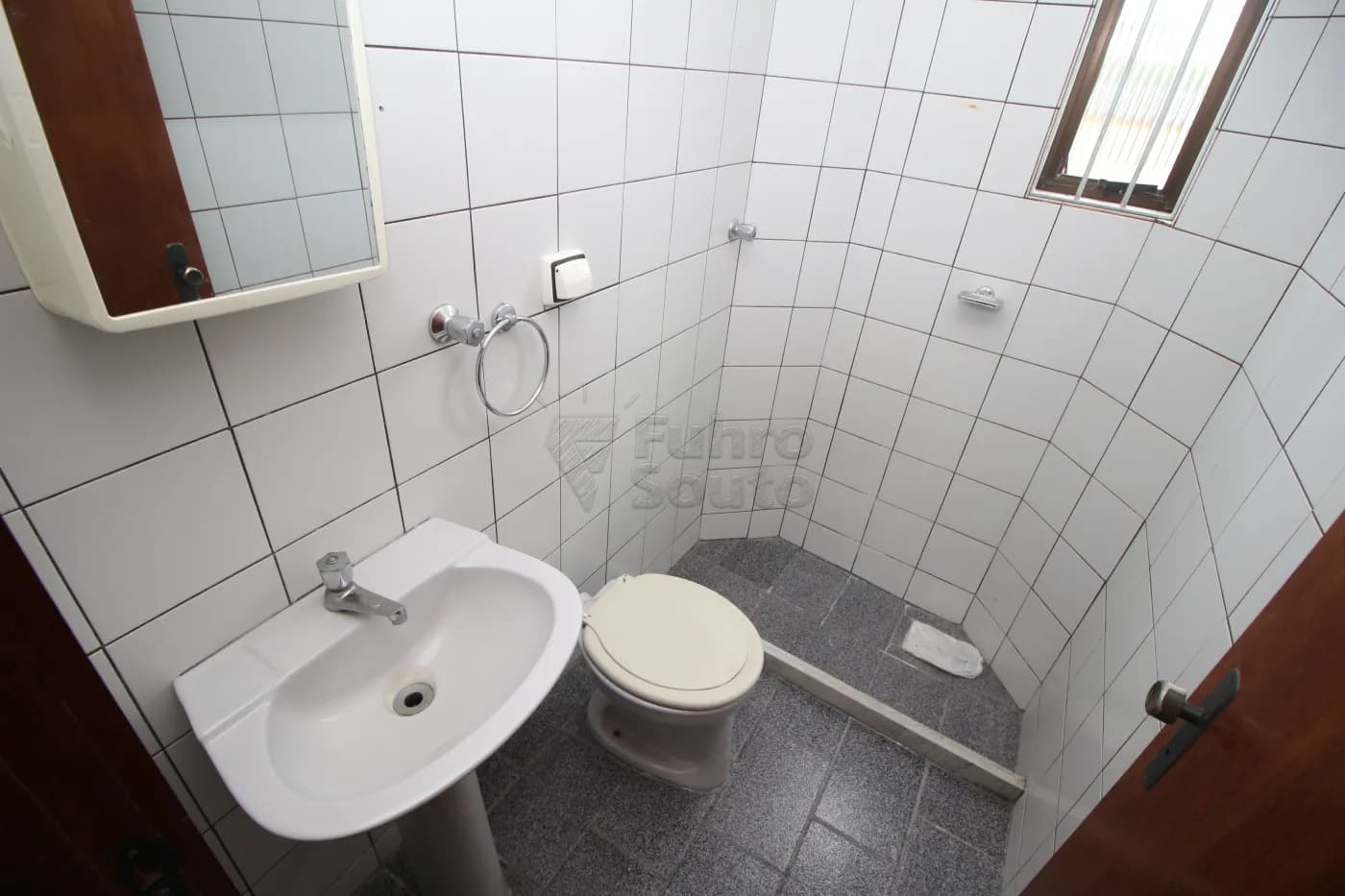 g4w0h-pelotas-comercial-sala-fora-de-condominio-centro-17-06-2024_18-44-58-10.webp