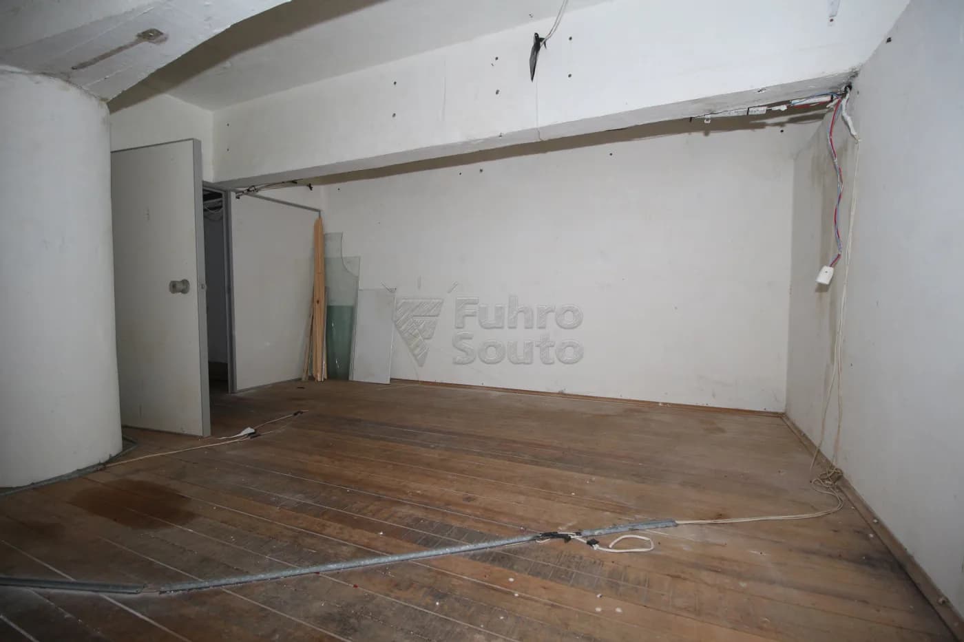 g7qc86-pelotas-comercial-sala-em-condominio-centro-02-04-2024_23-11-29-8.webp