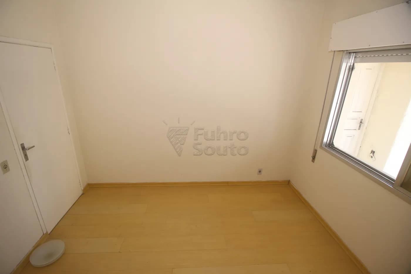gg0qm-pelotas-casa-padrao-centro-04-11-2025_01-04-15-51.webp