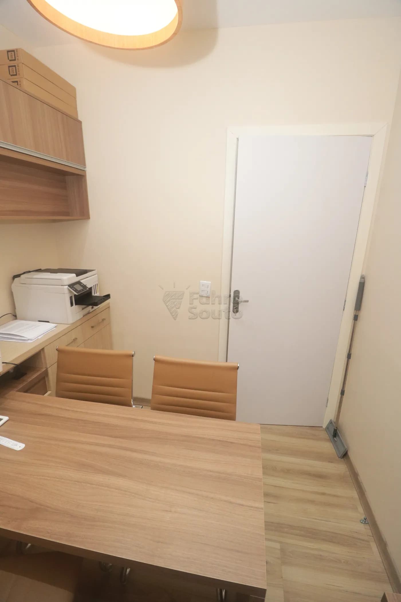 glpau6-pelotas-comercial-sala-em-condominio-areal-24-04-2026_23-39-02-69ec294694917.webp