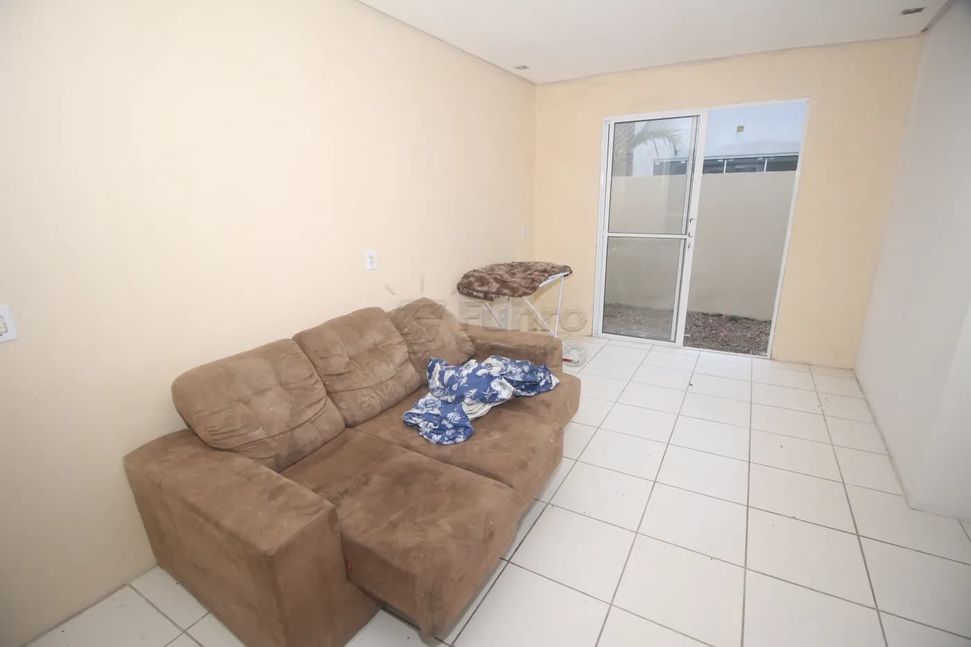 gqa0v1-pelotas-casa-condominio-tres-vendas-14-07-2025_23-48-46-23.webp