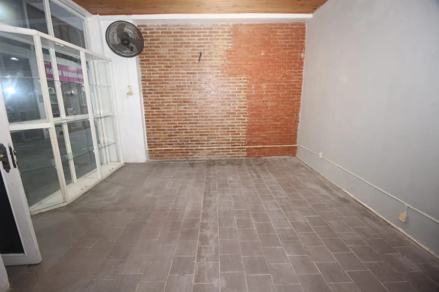 izddip-pelotas-comercial-sala-em-condominio-fragata-30-06-2025_16-18-41-17.webp