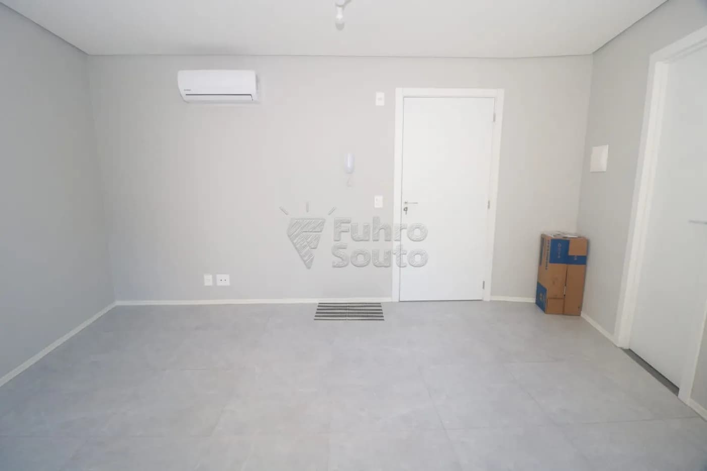 izevwe-pelotas-comercial-sala-em-condominio-sao-goncalo-23-04-2026_17-56-20-69ea87743782c.webp