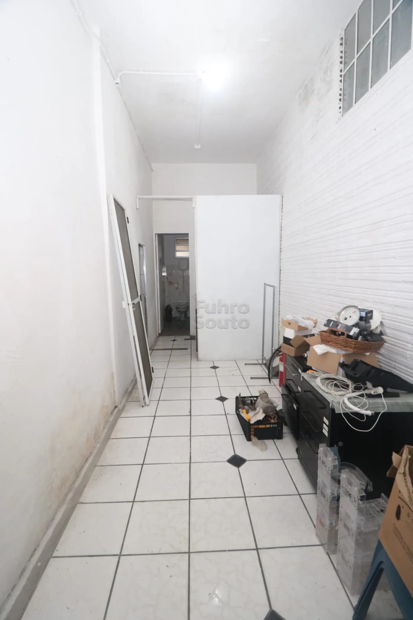 izzzqi-pelotas-comercial-sala-fora-de-condominio-centro-15-04-2026_16-31-37-69dfe799f137b.webp