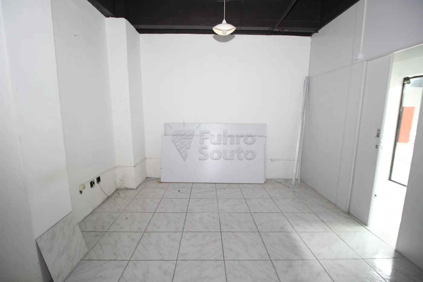j3lqeb-pelotas-comercial-sala-em-condominio-centro-03-04-2024_23-03-41-10.webp