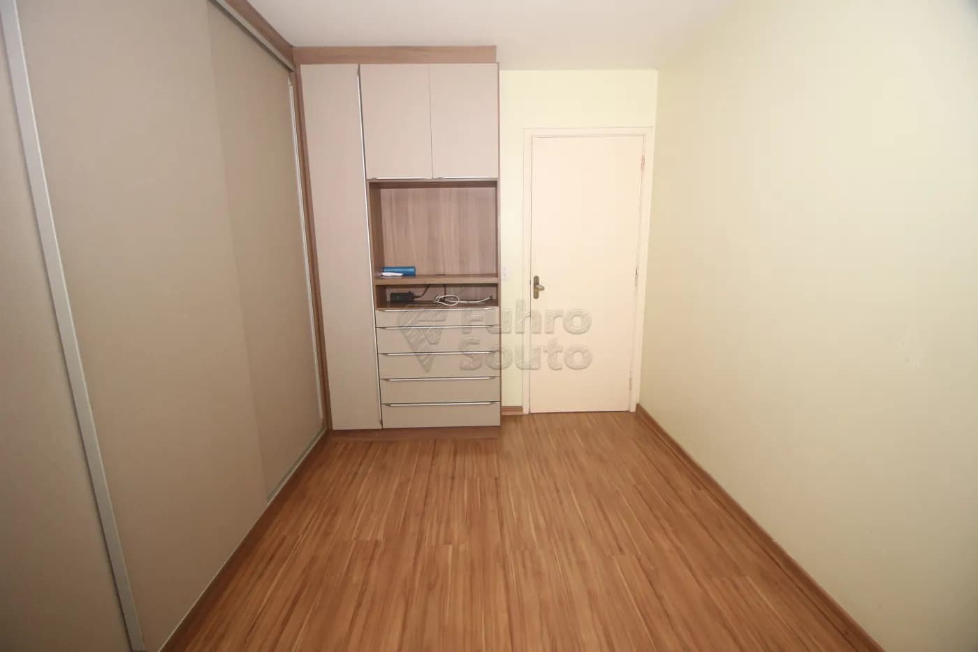 jnhybr-pelotas-apartamento-padrao-centro-07-08-2025_23-08-06-8.webp