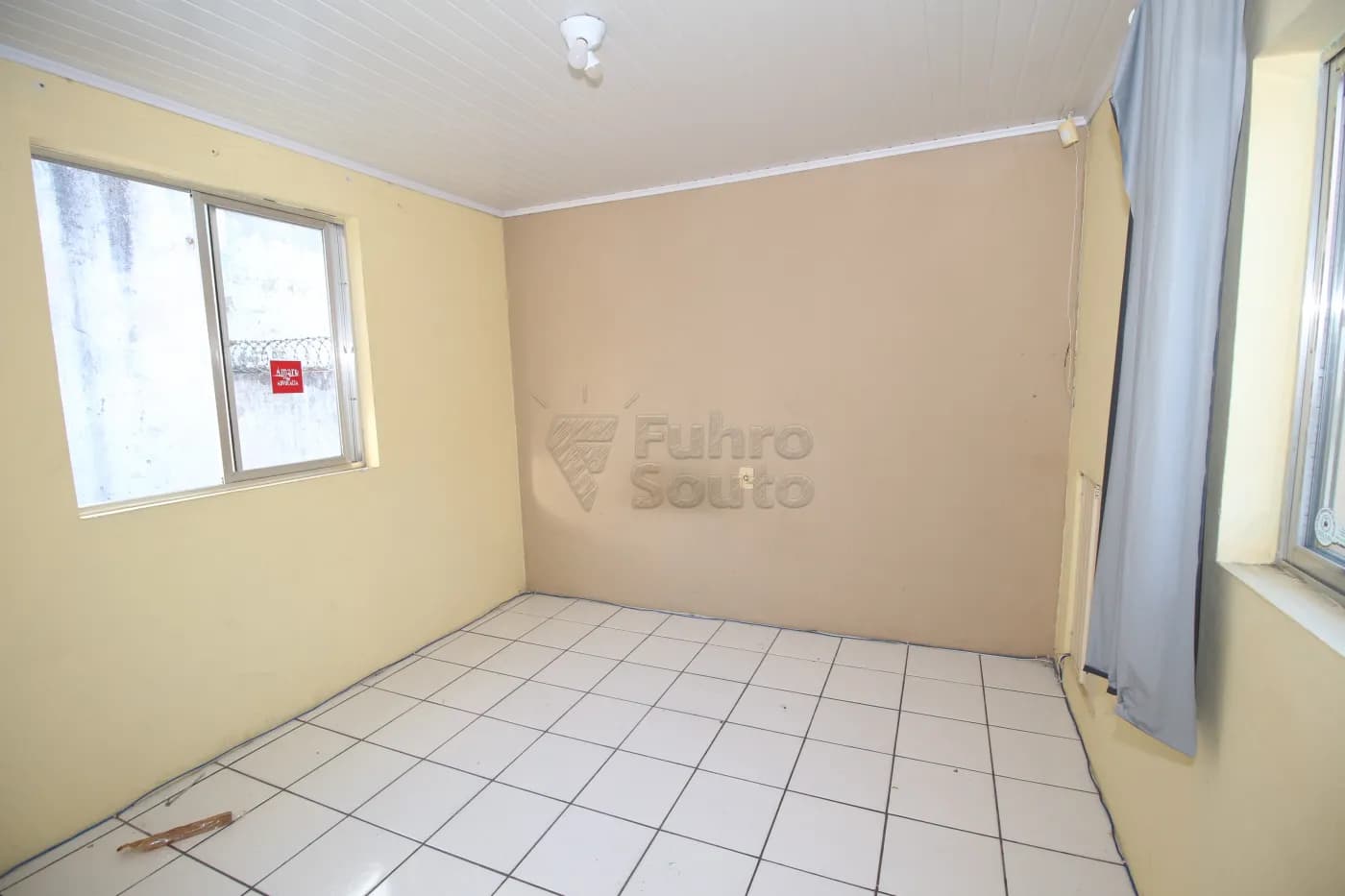 jvf169-pelotas-casa-padrao-centro-22-03-2024_23-31-23-27.webp