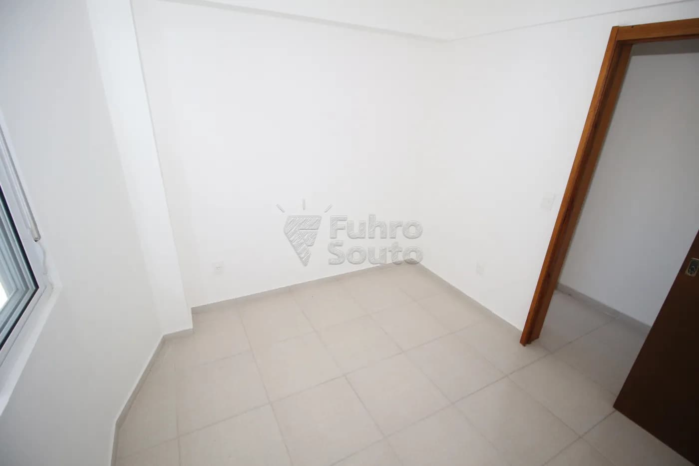 kh5m9a-pelotas-apartamento-padrao-centro-16-05-2024_00-45-55-6.webp