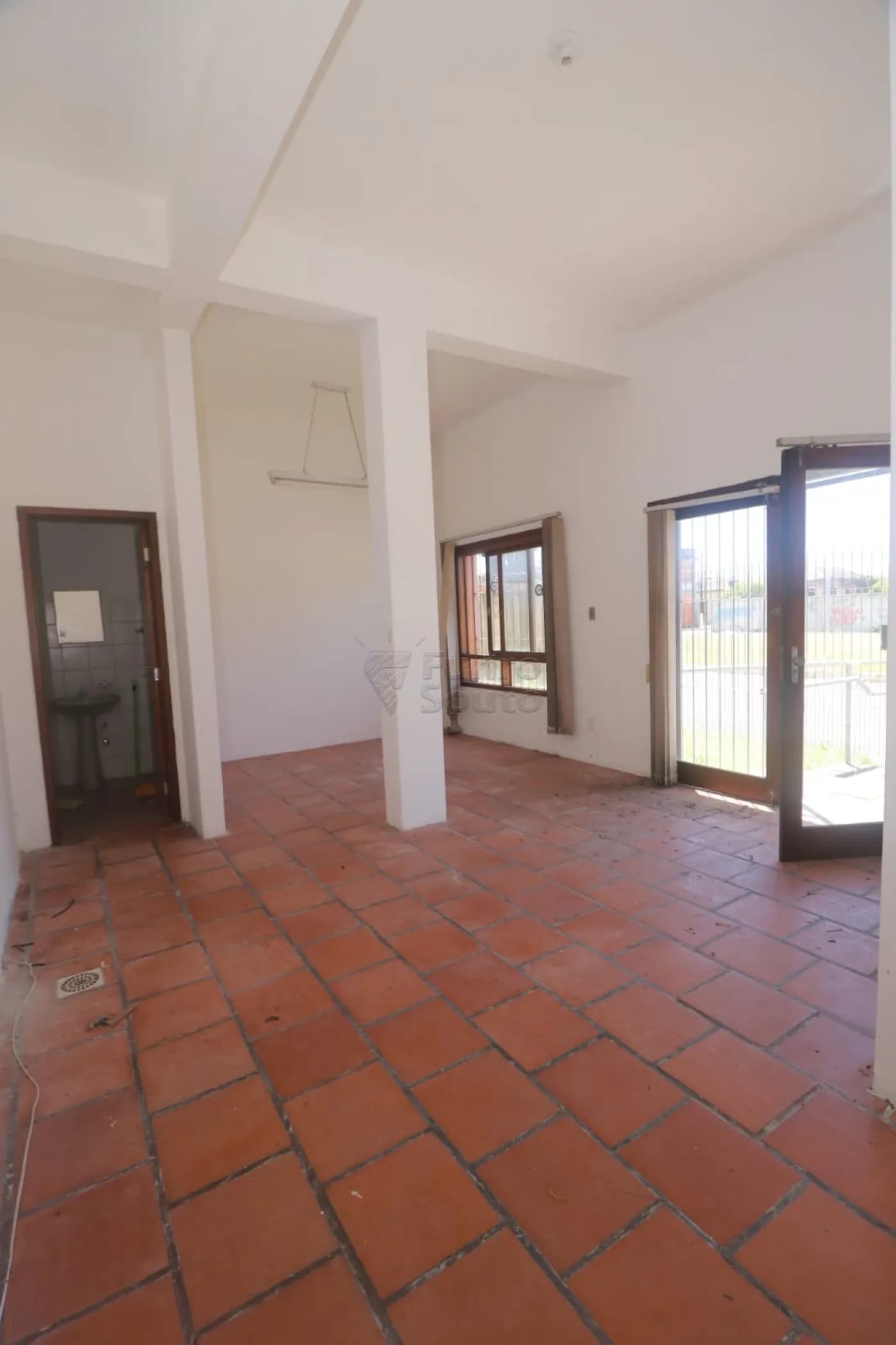 knd3s-pelotas-comercial-loja-em-condominio-centro-12-12-2025_13-36-09-693c4479a1b19.webp