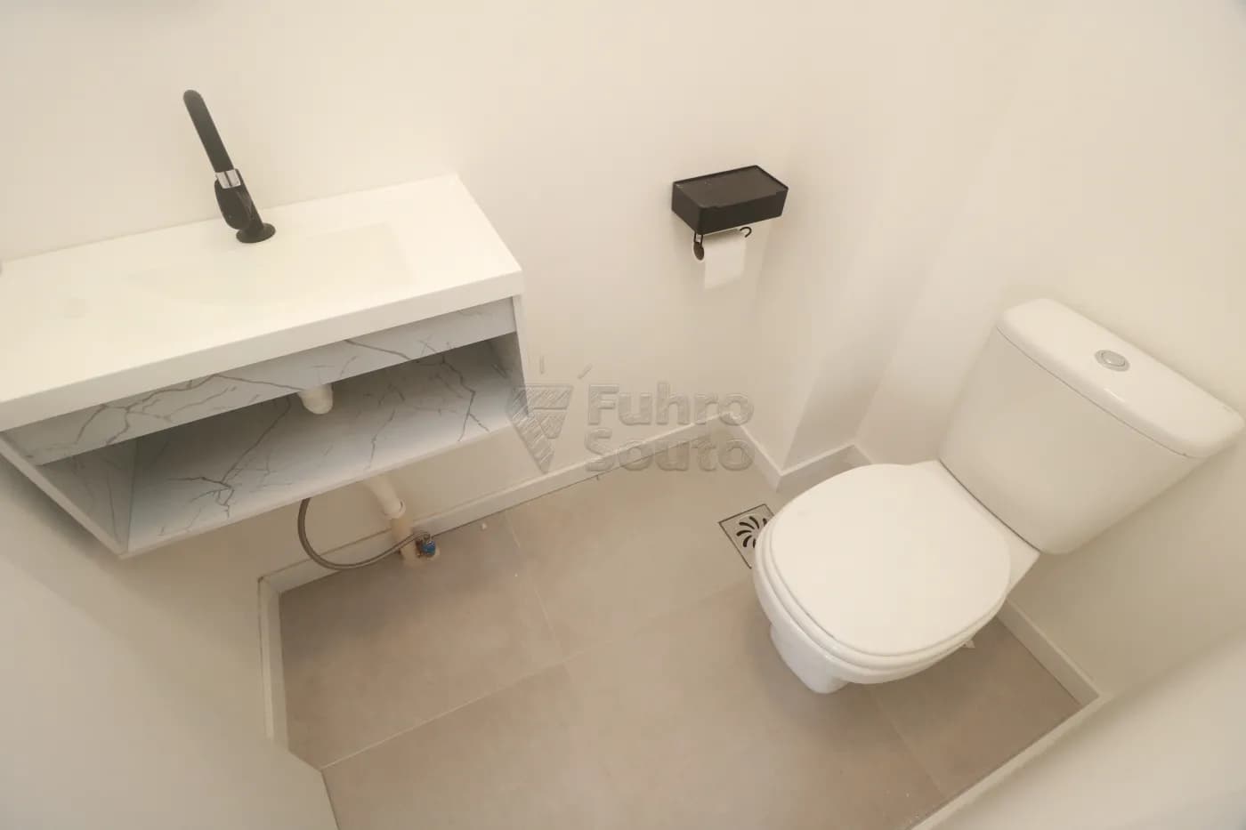 kvf1l-pelotas-comercial-sala-em-condominio-sao-goncalo-06-05-2026_23-07-17-69fbf3d563ea2.webp