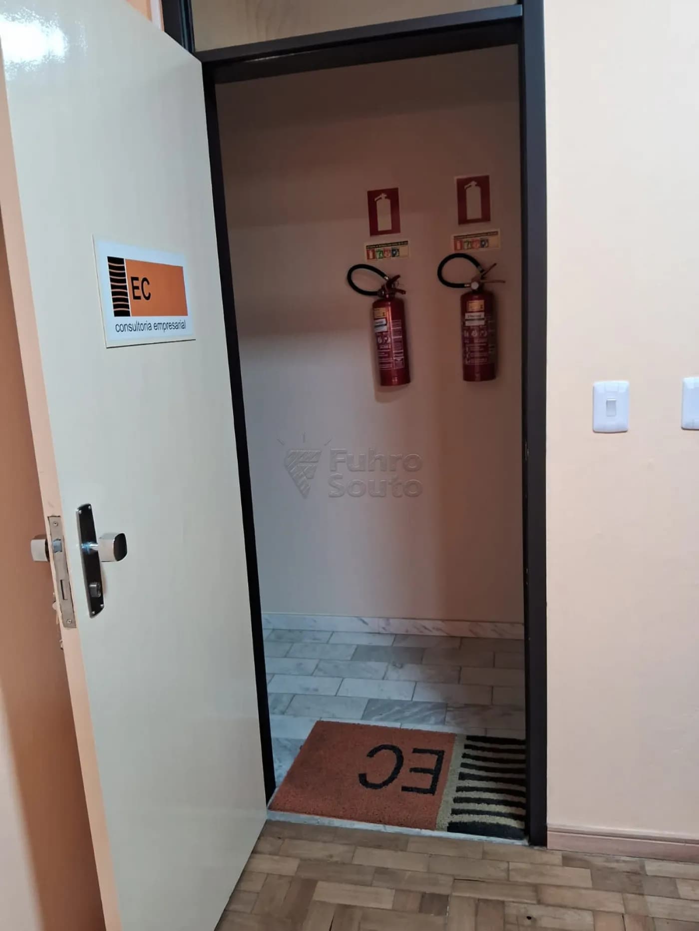kzujo9-pelotas-comercial-sala-em-condominio-centro-31-03-2026_15-06-12-69cc0d146eba6.webp