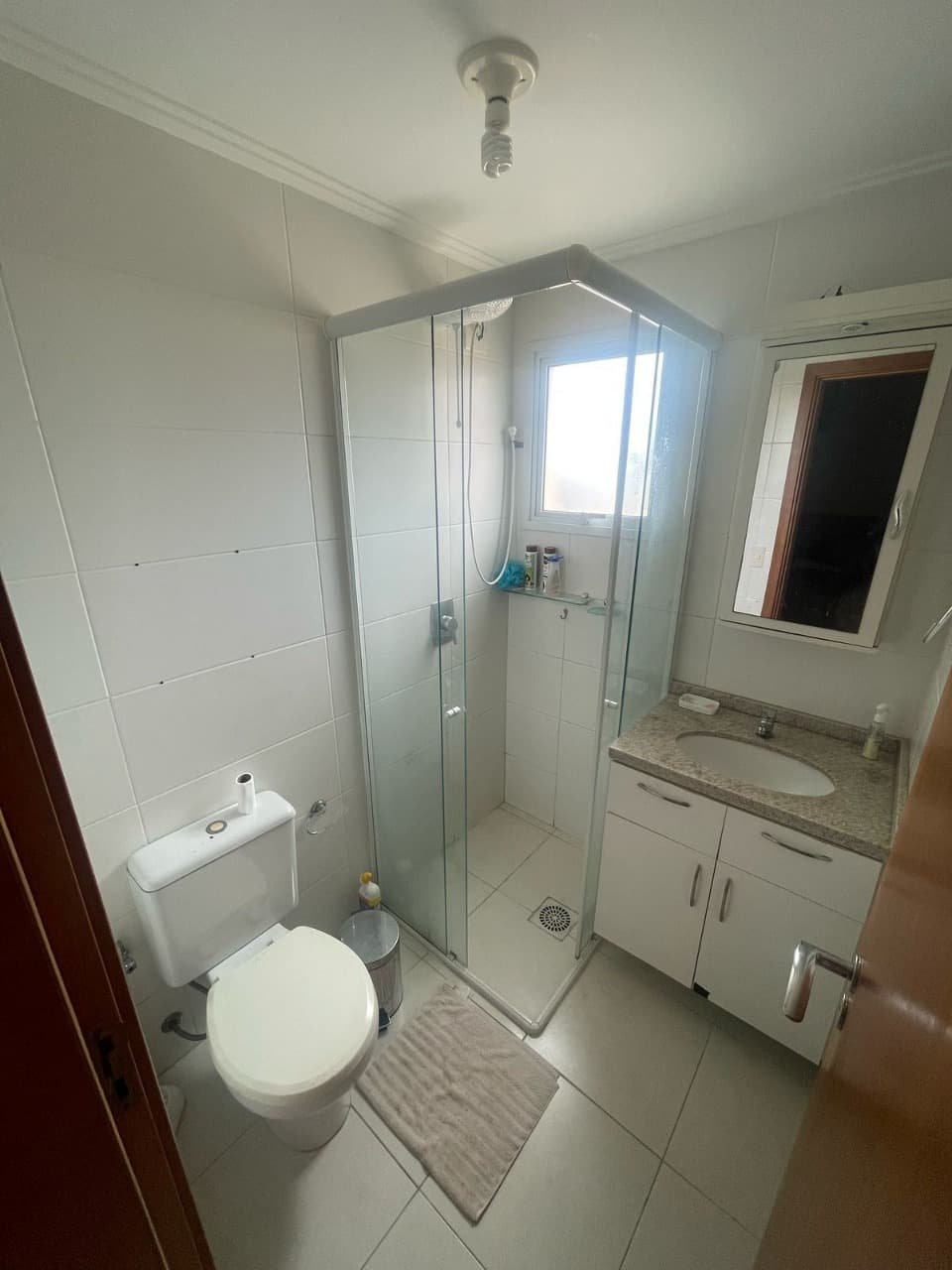 laottv-i1ELpJj4zRsAM8MdY9129_3727567cc4e2367613.jpg