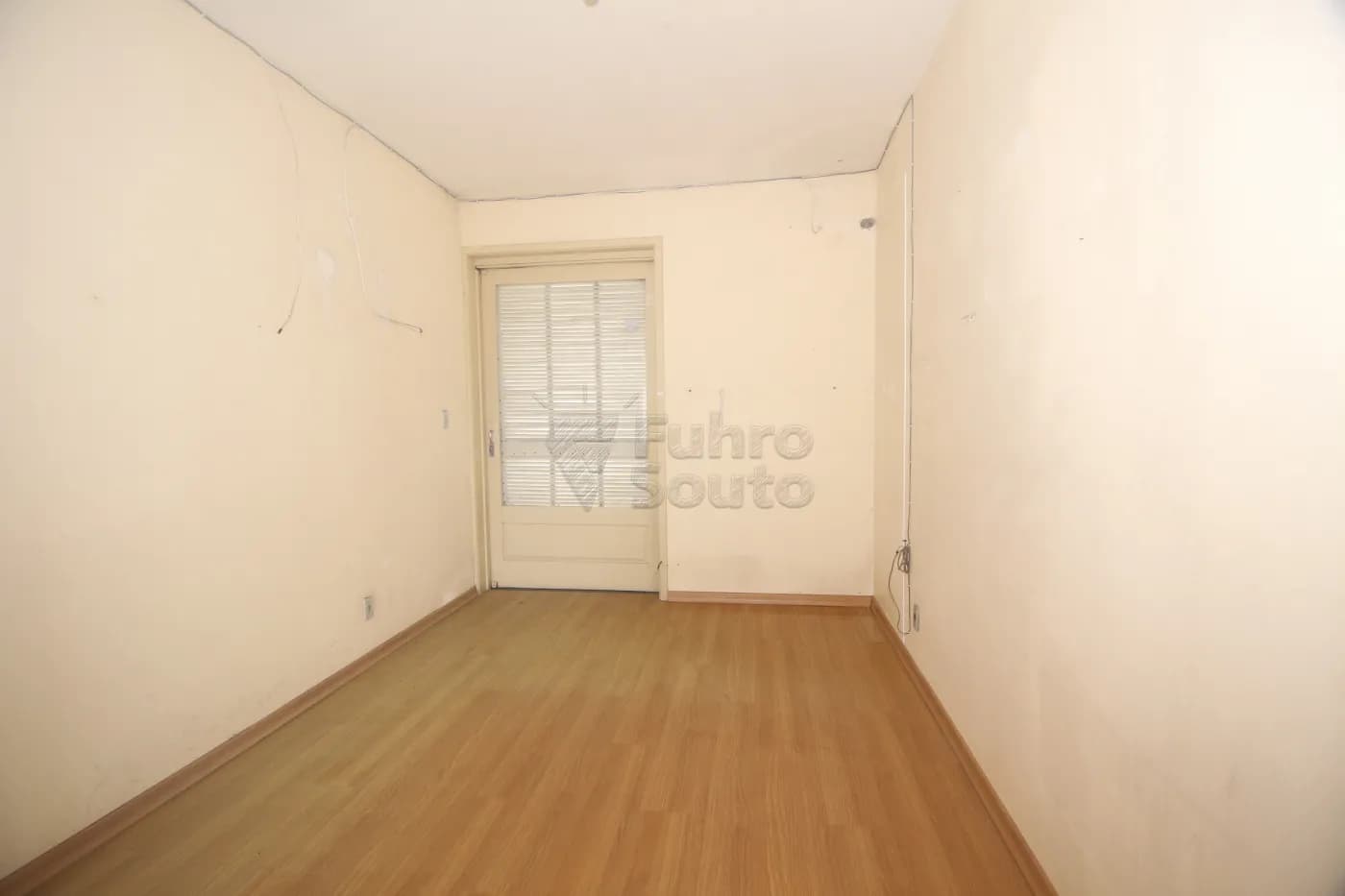 lkcur19-pelotas-comercial-predio-centro-11-04-2025_00-22-10-45.webp