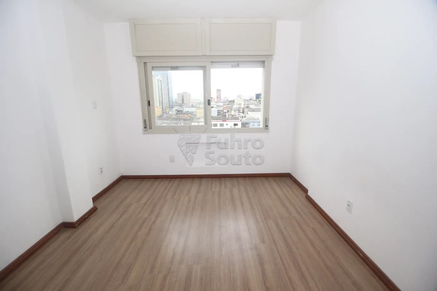 lkx065p-pelotas-apartamento-padrao-centro-04-10-2025_02-27-19-11.webp