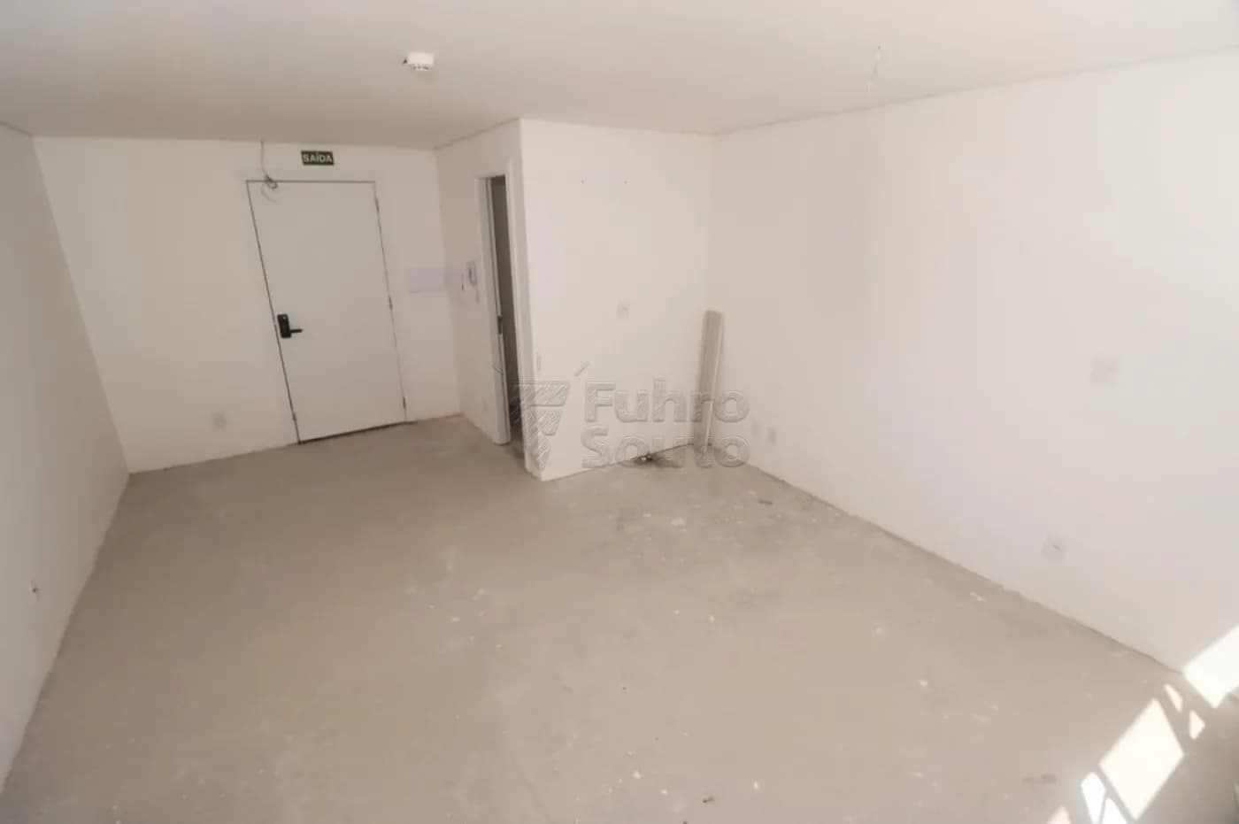 llomqt-pelotas-comercial-sala-em-condominio-centro-30-01-2026_10-26-31-697cb18720c44.webp