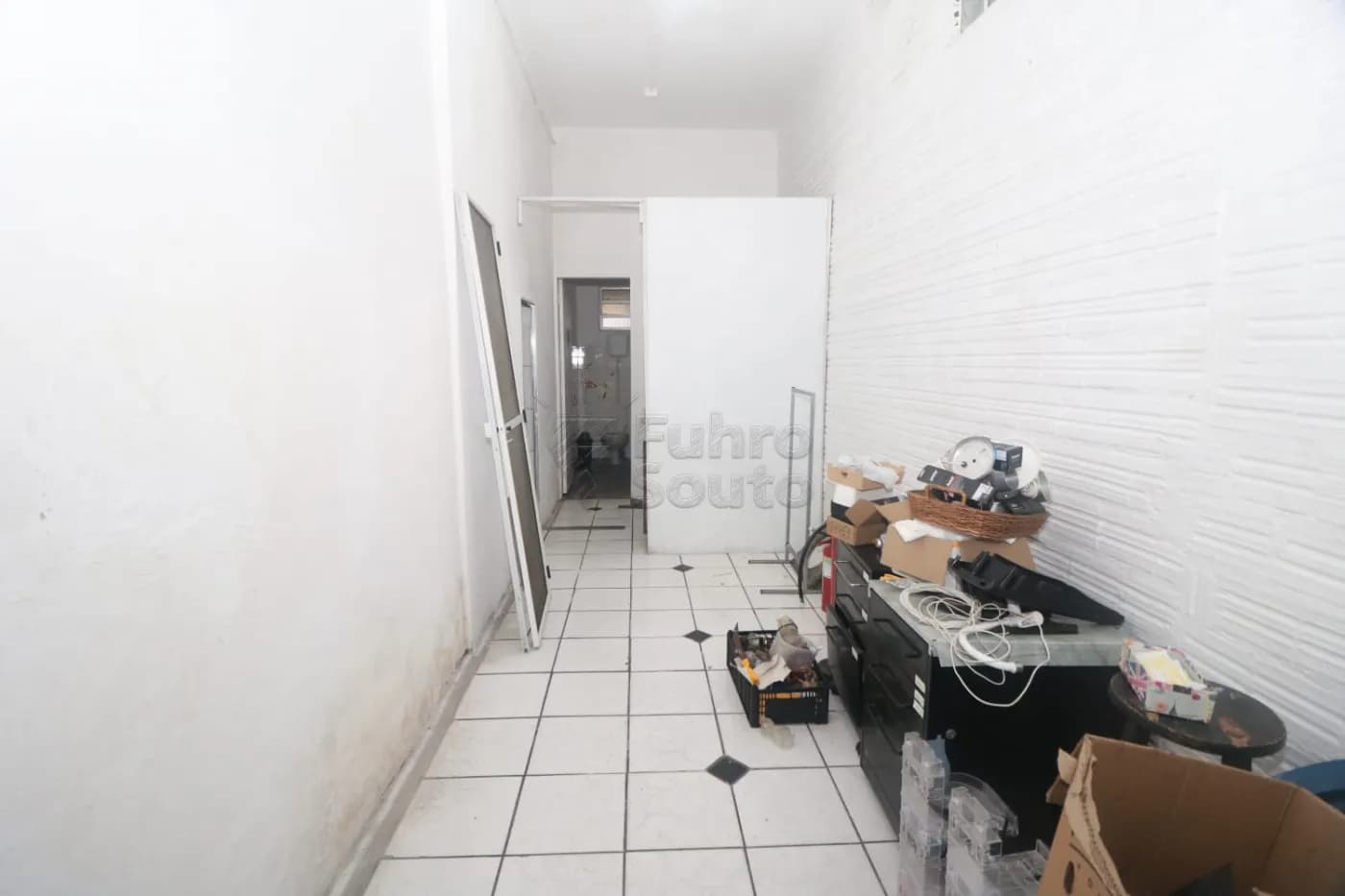 lm2otg-pelotas-comercial-sala-fora-de-condominio-centro-15-04-2026_16-31-37-69dfe7997e228.webp
