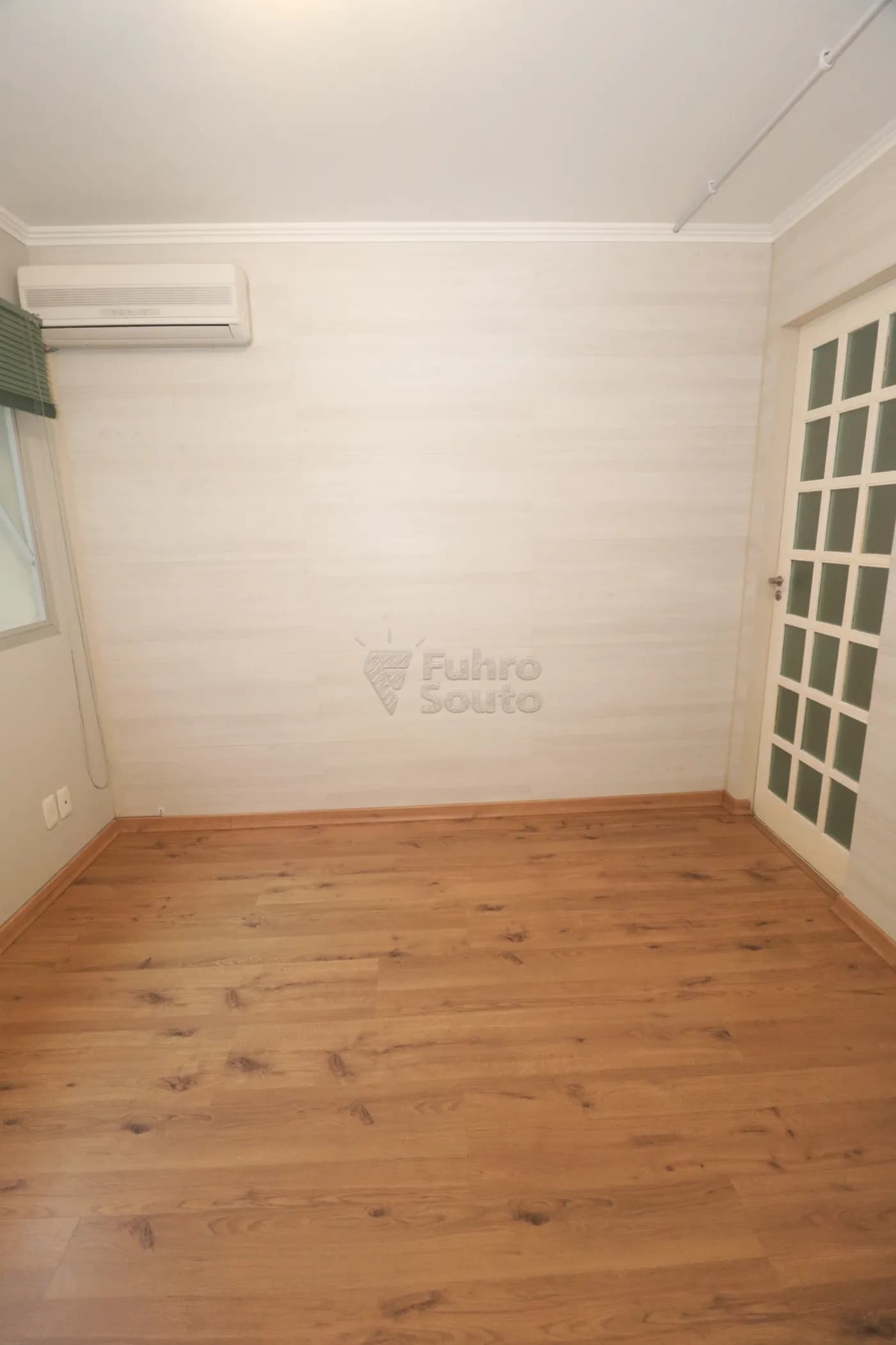lnt23c-pelotas-comercial-sala-em-condominio-centro-07-07-2026_00-06-24-6a4c6d30e5bd7.webp