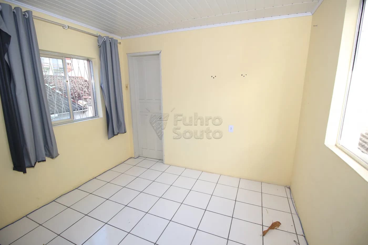 lt8yf65-pelotas-casa-padrao-centro-22-03-2024_23-31-24-28.webp