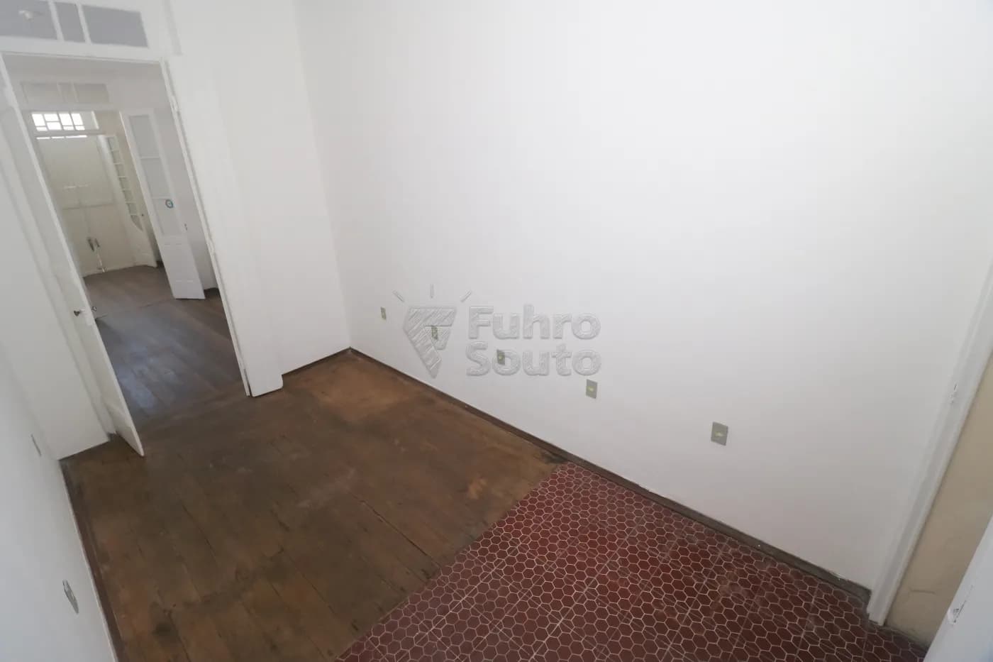 m7cg09-pelotas-comercial-predio-centro-05-12-2025_00-40-34-23.webp