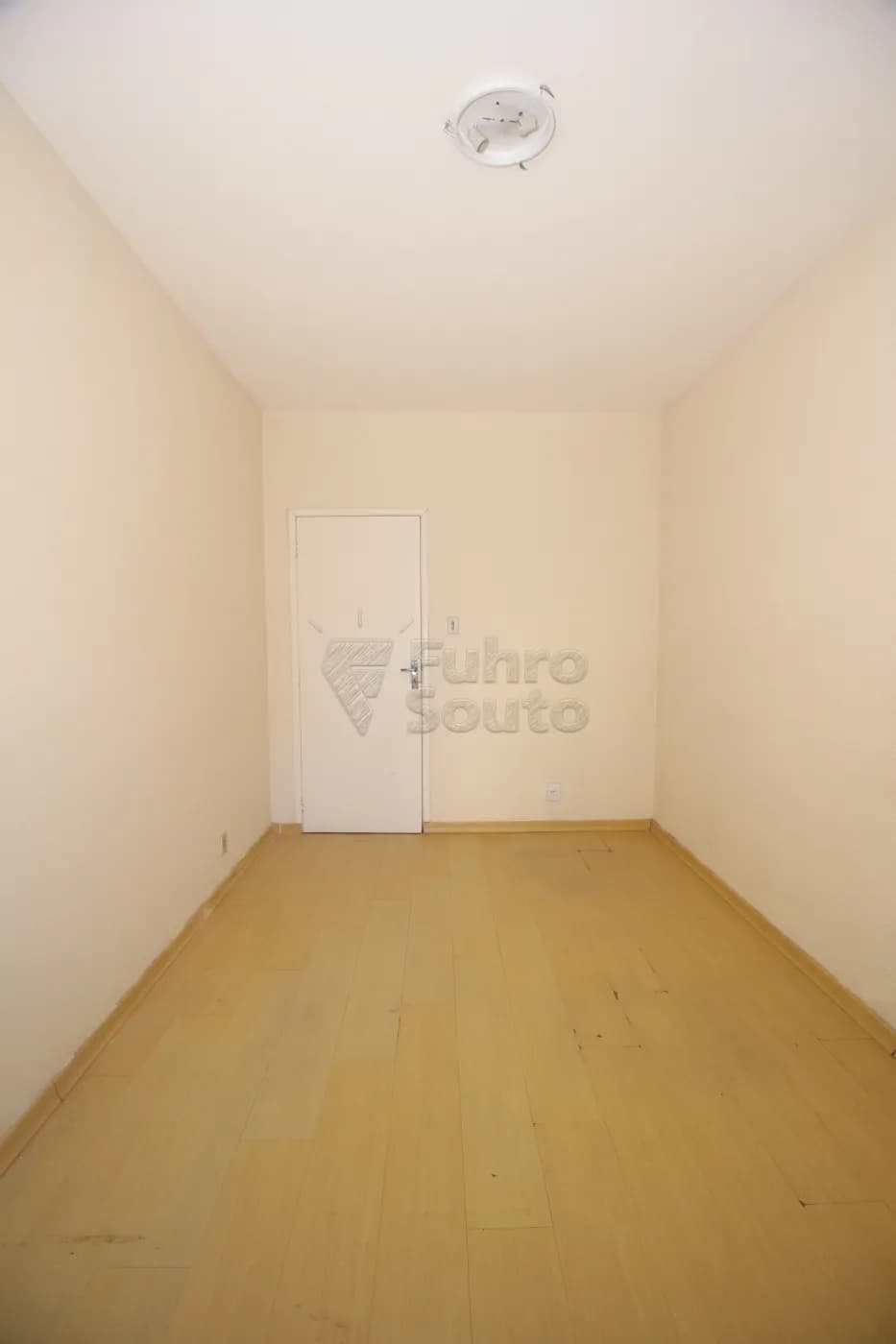 m8pr3-pelotas-casa-padrao-centro-04-11-2025_01-04-07-44.webp