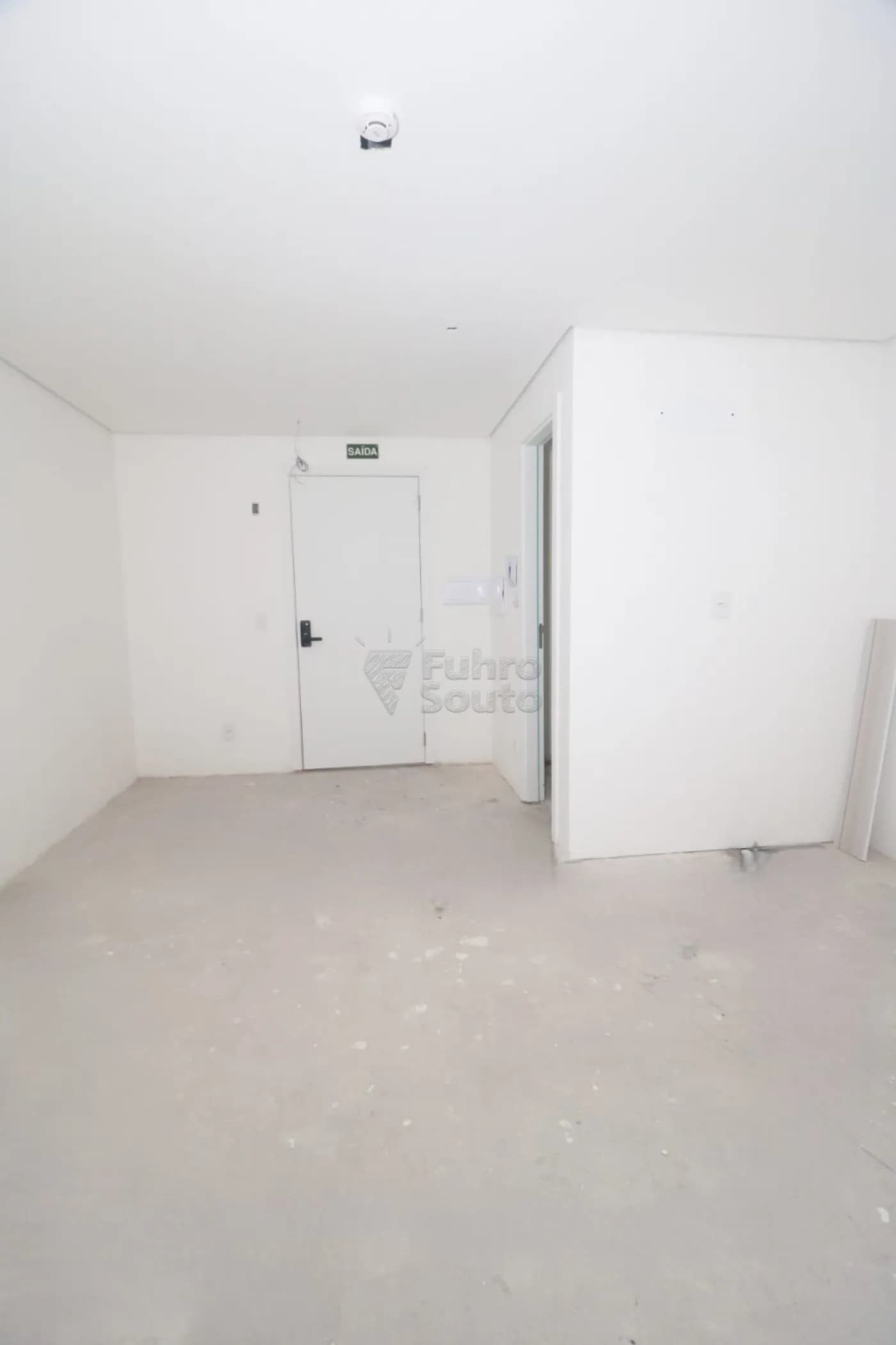 mnuk59-pelotas-comercial-sala-em-condominio-centro-30-01-2026_10-26-24-697cb18038c42.webp