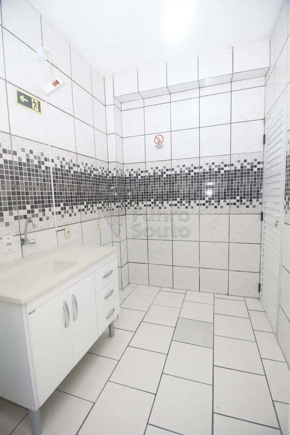 mz7hu6-pelotas-comercial-sala-fora-de-condominio-centro-07-10-2025_23-32-43-12.webp