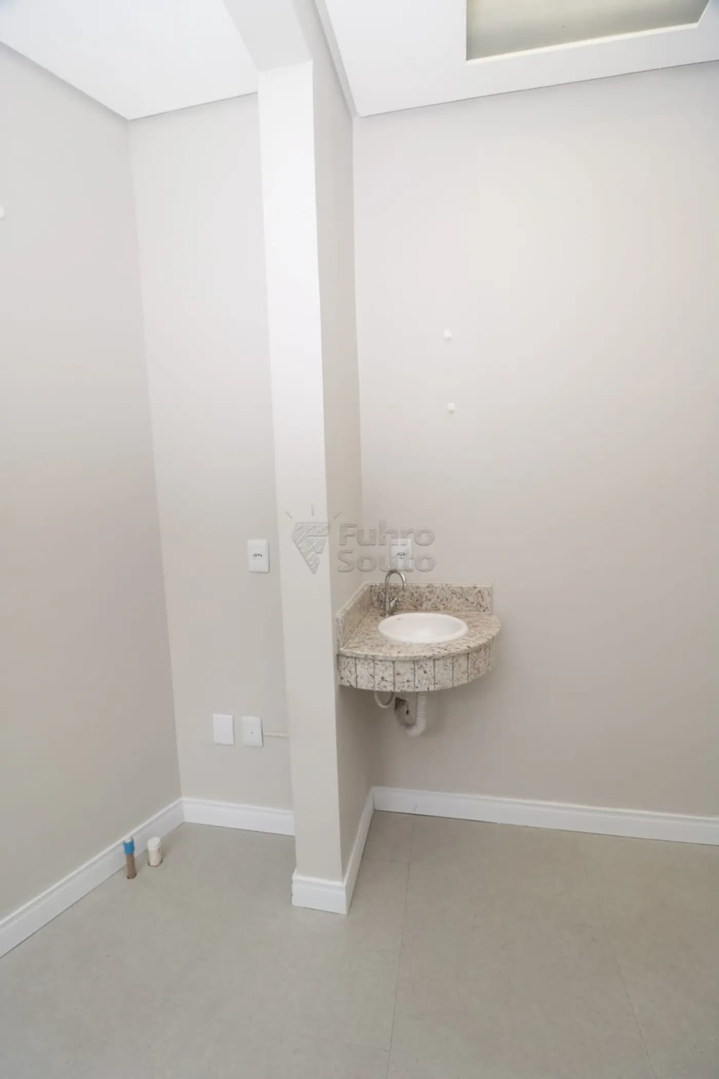 nb80w-pelotas-comercial-sala-fora-de-condominio-centro-04-12-2025_11-14-16-10.webp