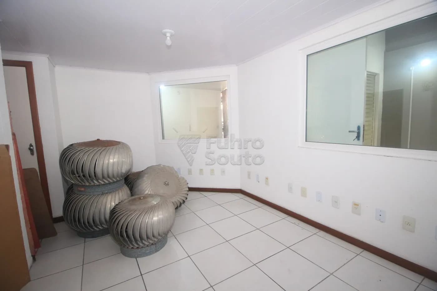 nhr69s-pelotas-comercial-predio-centro-31-10-2025_00-16-37-8.webp