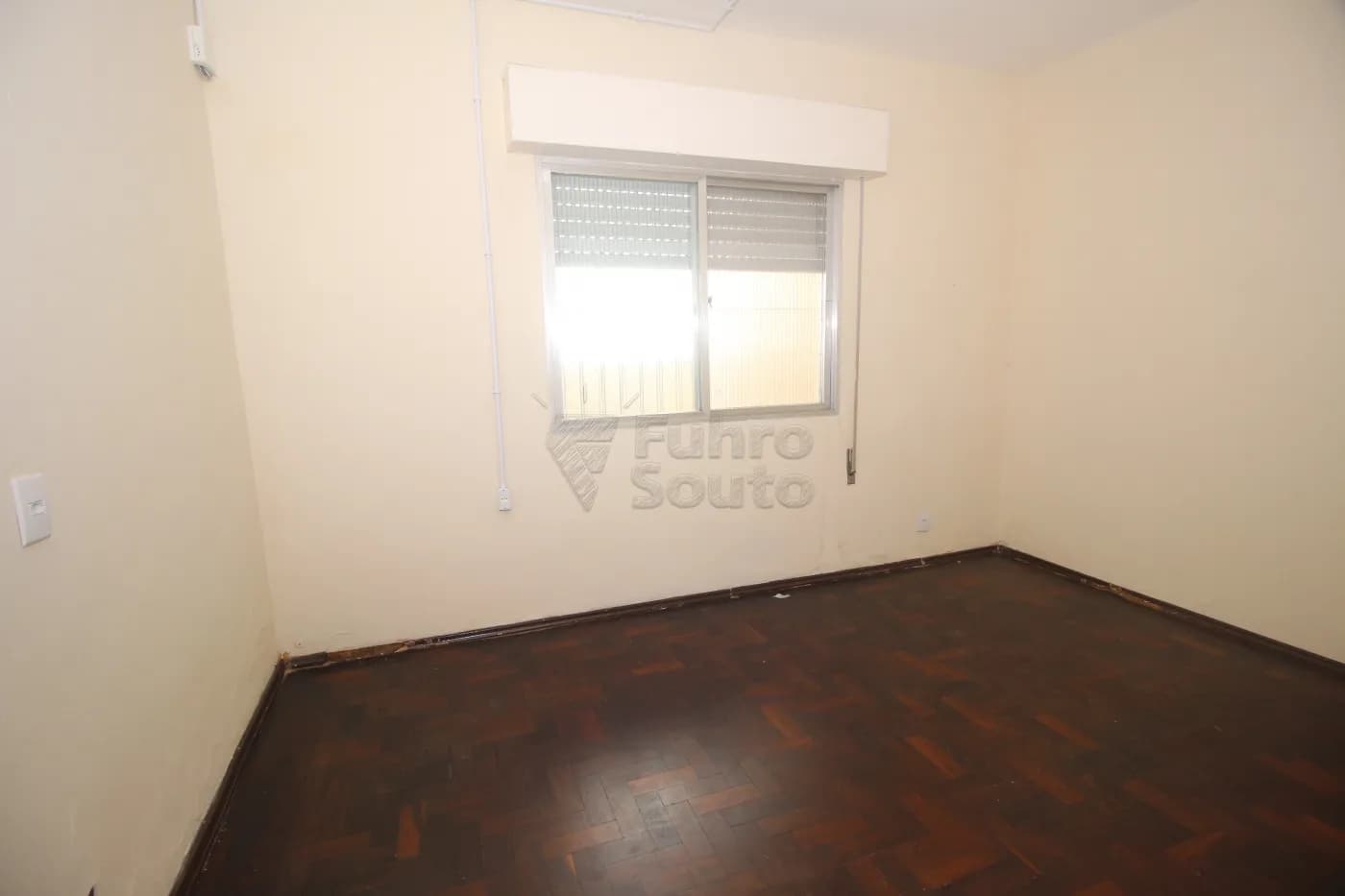 nij917-pelotas-casa-padrao-centro-04-11-2025_01-03-31-12.webp