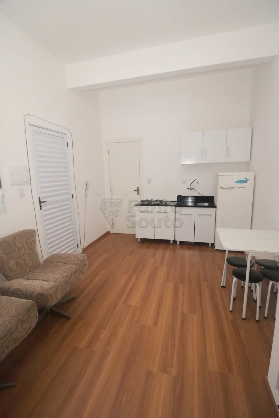 nmrlfp-pelotas-apartamento-fora-de-condominio-centro-26-05-2026_00-50-35-6a15188bb348e.webp