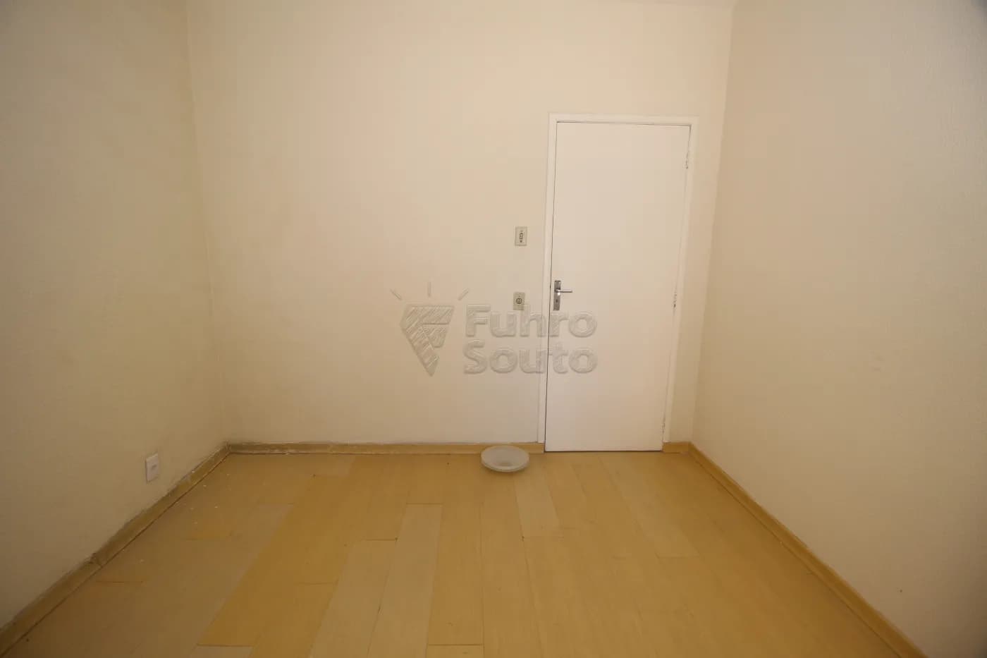npvz77c-pelotas-casa-padrao-centro-04-11-2025_01-04-16-52.webp