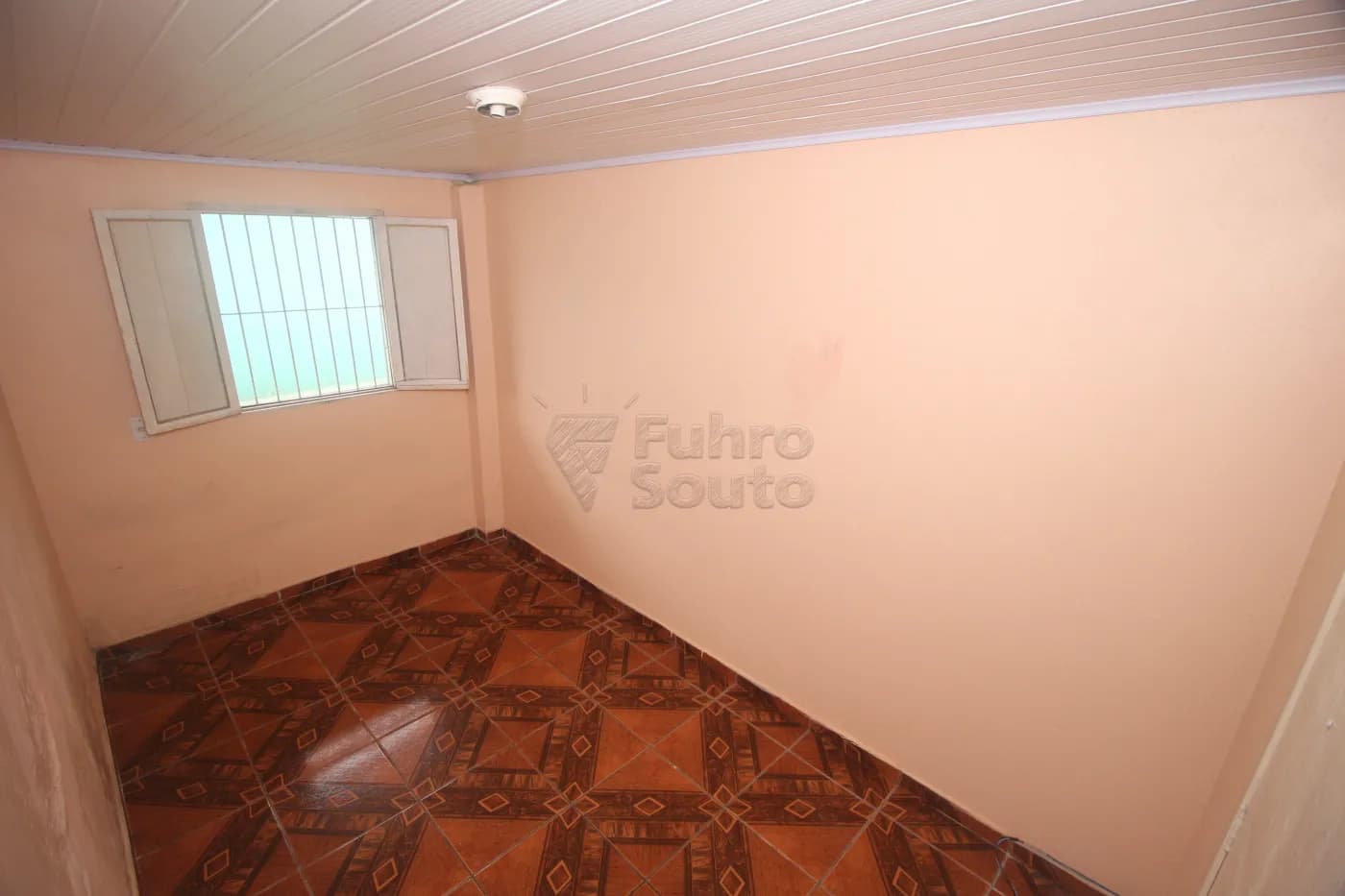 o8rbz2-pelotas-casa-padrao-centro-14-07-2025_23-09-10-12.webp