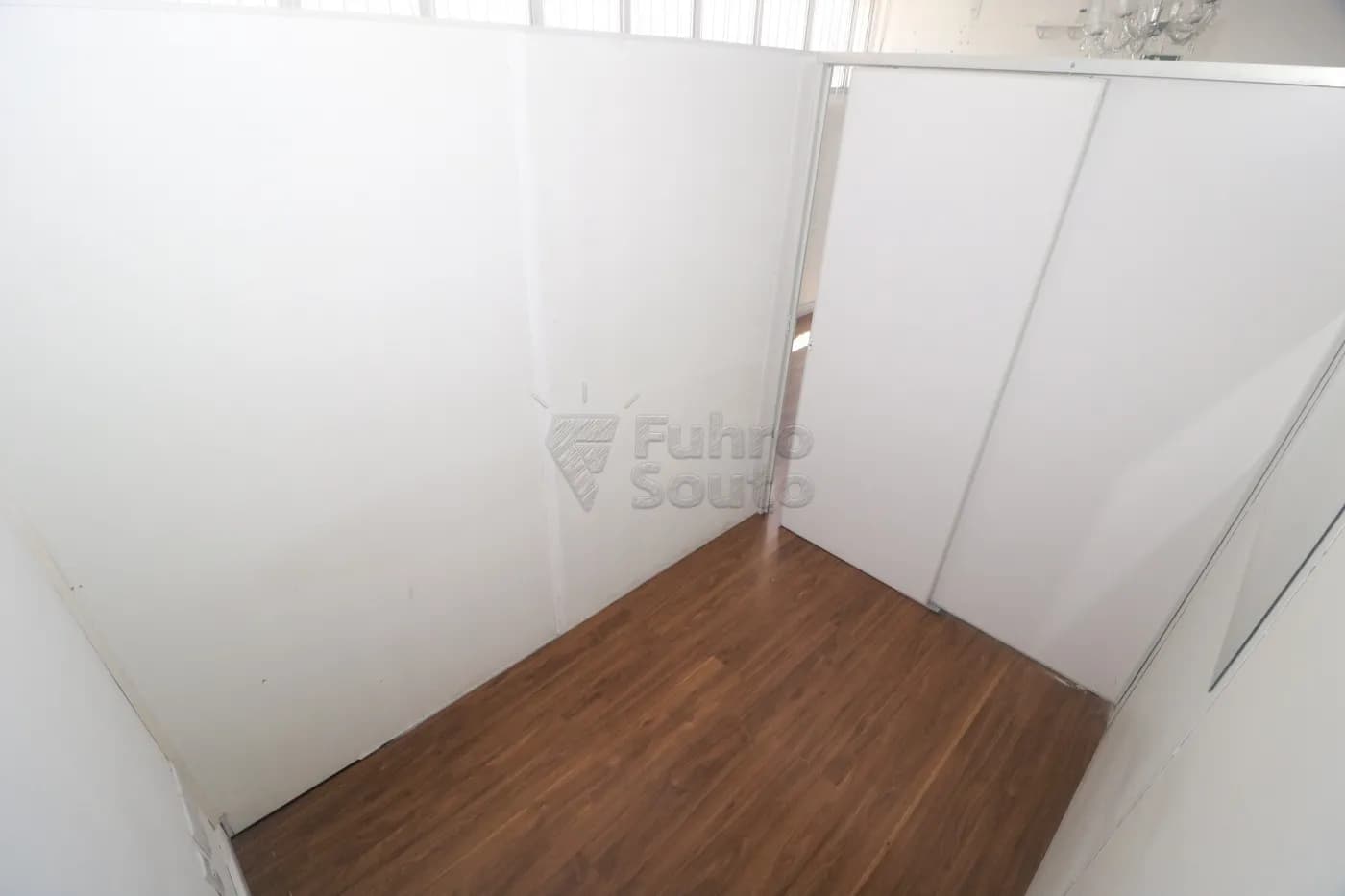 ondxxx-pelotas-comercial-sala-em-condominio-centro-20-05-2026_01-18-54-6a0d362e1a1df.webp