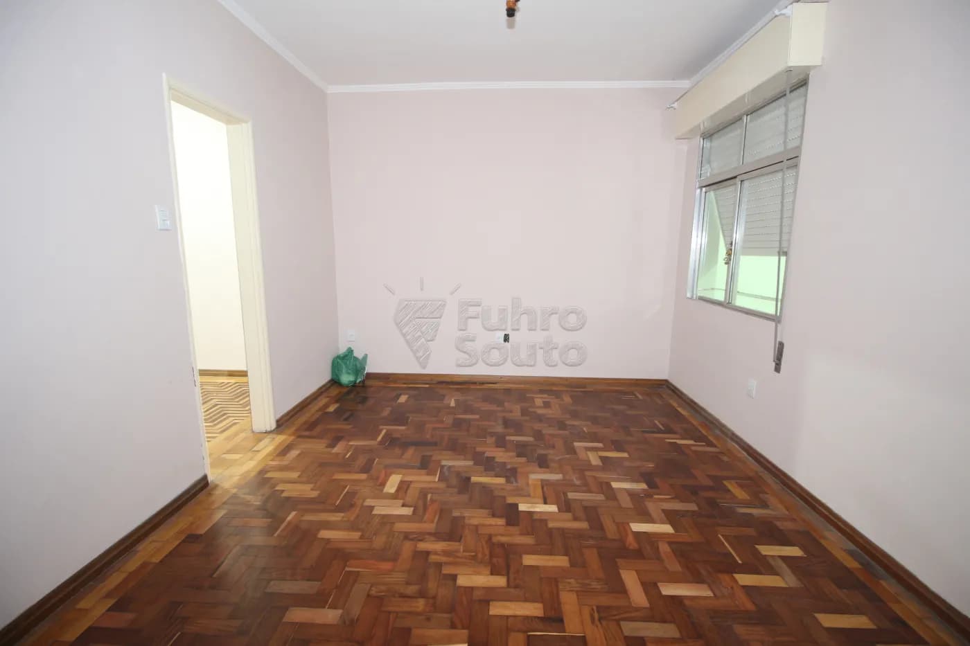 oo8o4k-pelotas-casa-padrao-centro-04-05-2024_22-59-59-7.webp